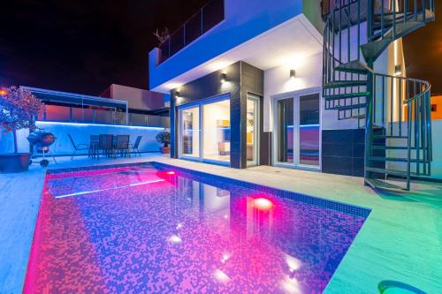 Daya Nueva Villa | New villa with rooftop terrace and pool