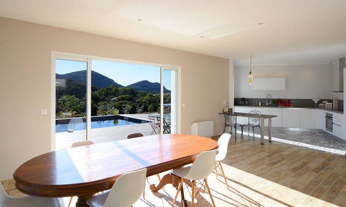 Patrimonio House | New villa with swimming pool overlooking a hectare of land overlooking the vineyard