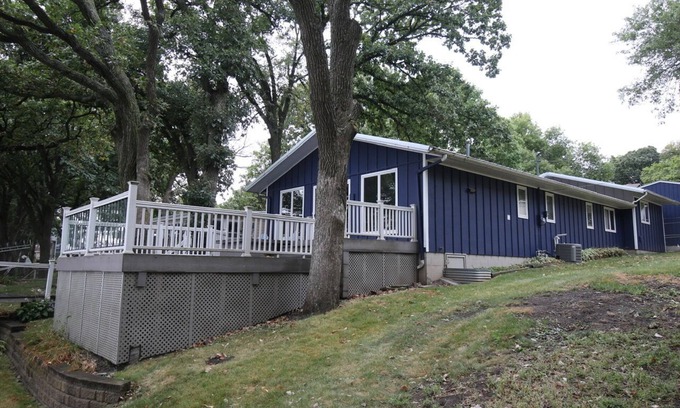 Spirit Lake House | NEW WATERFRONT LUXURY LISTING