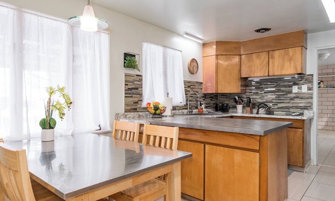 Barths House | New year discount! Close to i70. Fireplace & grill.
