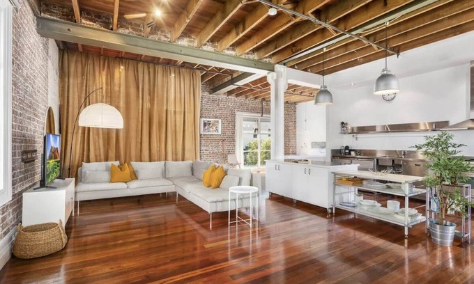 Darlinghurst Apartment | New York-Style Loft in Sydney CBD with City Views