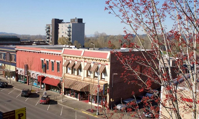 Central Area Apartment | New York Style Loft Located In A Historic Building In Downtown Salem, Oregon.