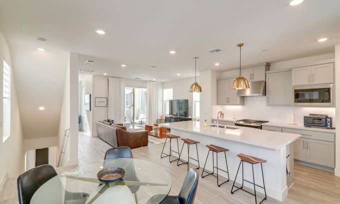 Newark House | Newark Retreat w/Home Gym, Grill, Bicycles + More
