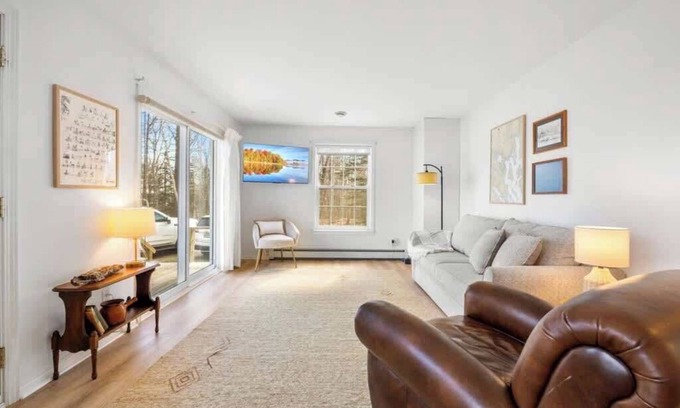 Surry House | Newbury Neck Cottage-Beachfront!