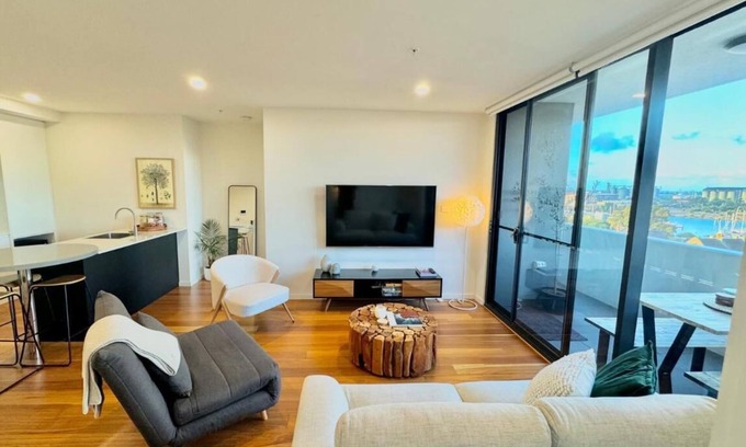 Wickham Apartment | Newcastle Harbour View, 2 Bed, 2 Bath, Free Parking