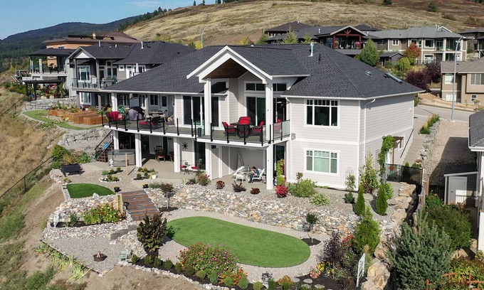 Foothills House | NEWER 2 BEDROOM WALKOUT BASEMENT SUITE WITH GREAT VIEWS. CENTRALLY LOCATED
