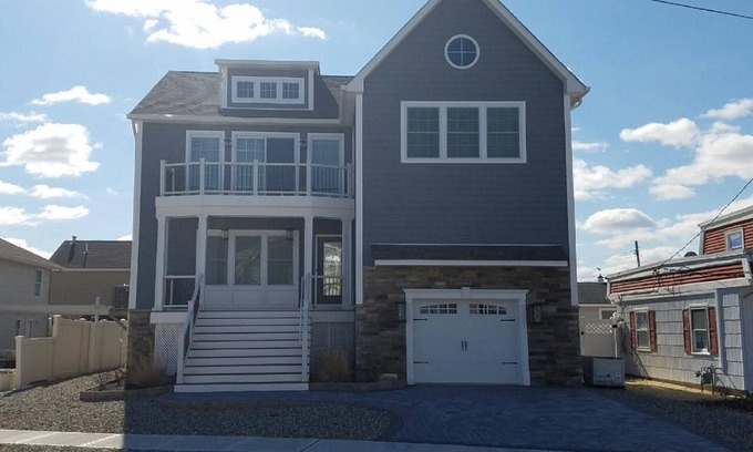 Normandy Beach House | Newer Construction-Bring your whole family and relax!