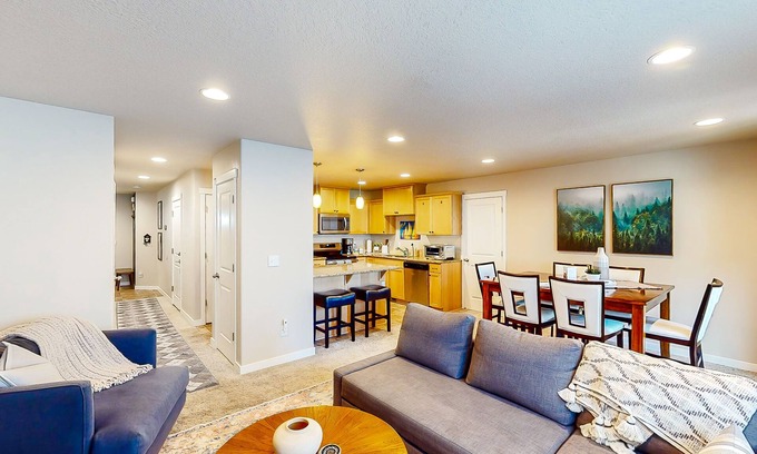Cascade Locks House | Newer, dog-friendly home with firepit, mountain view, & great location