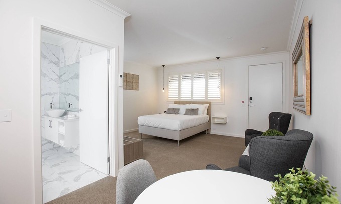 Ballarat Hotel | Newington Apartments