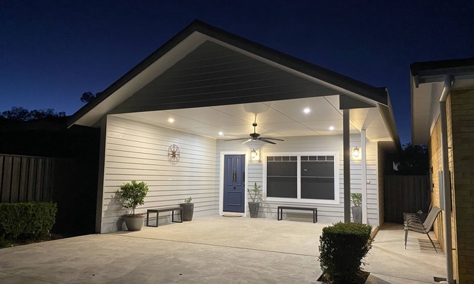 West Tamworth Villa | Newly built 2 bedroom retreat.Centrally located Pet friendly.