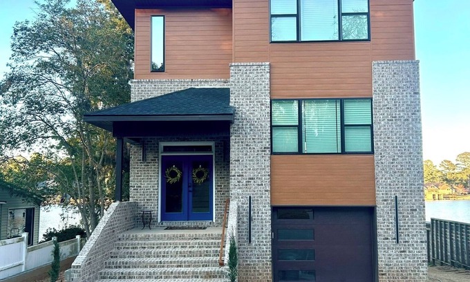 Houston County House | Newly Built, Modern Home Sleeps 10 on Houston Lake in beautiful Perry, GA!