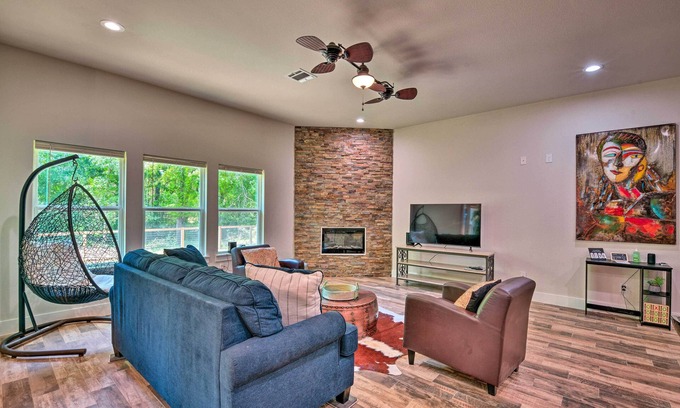 South Arlington House | Newly Constructed Mansfield Home w/Fenced Yard!