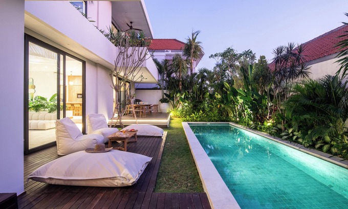 Umalas Villa | Newly Elegant 5-Bedrooms Luxury Art Deco Villa Near Canggu