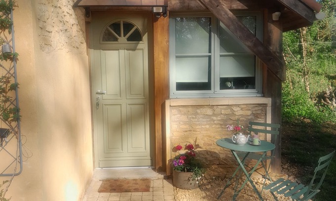 Sainte-Alvere House | Newly Refurbished 2024 Tranquil Escape in 1 Bed Gite