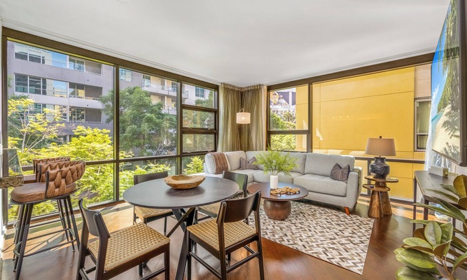 East Village Condo | Newly Furnished East Village condo in DT San Diego w/Skybox & fitness center