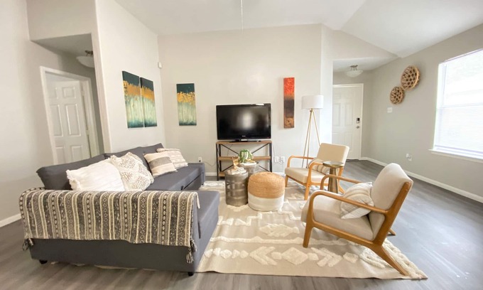 Barker House | Newly Furnished Family Home – Enjoy a Chore-Free Experience