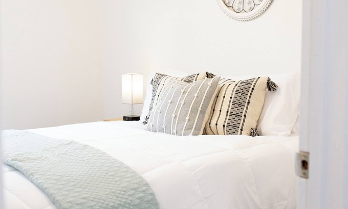 Capital View Apartment | Newly Remodeled 2-BR across UAMS Hospital #C