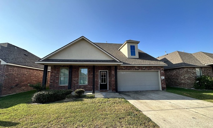 Carlyss House | Newly remodeled 2 story home with an amazing pond view!