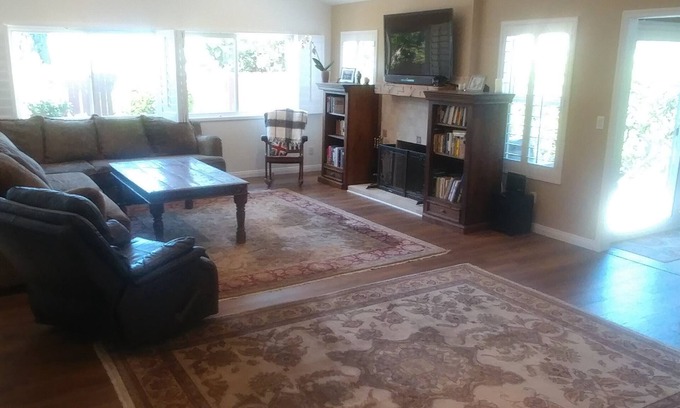 Agoura Hills House | Newly remodeled 3 bedroom 3 bath home. Only 15 minutes from Malibu beaches!