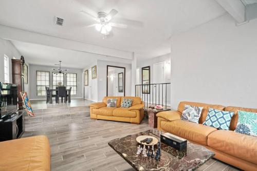 Southridge House | Newly remodeled 4 Bedroom 3 full bath
