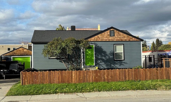 North Star House | Newly Remodeled Charming Cozy 3-bedroom house in Anchorage with WiFi
