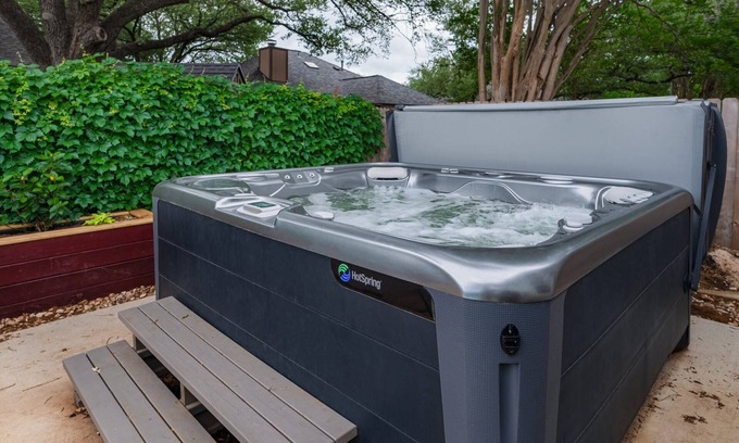 South Creek House | Newly Remodeled, Private Pool & Hot Tub, Xbox, Ping Pong, Foosball, Fully-equipped Kitchen