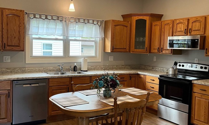 Mount Sterling House | Newly Remodeled Town House!