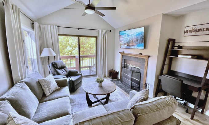West Dover Condo | Newly Renovated 2-bedroom condo, stunning views of Mount Snow, West Dover, VT