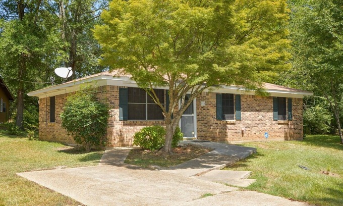 Louisville House | Newly Renovated 3-Bedroom - William's Haven 5C with WiFi & AC, Louisville MS