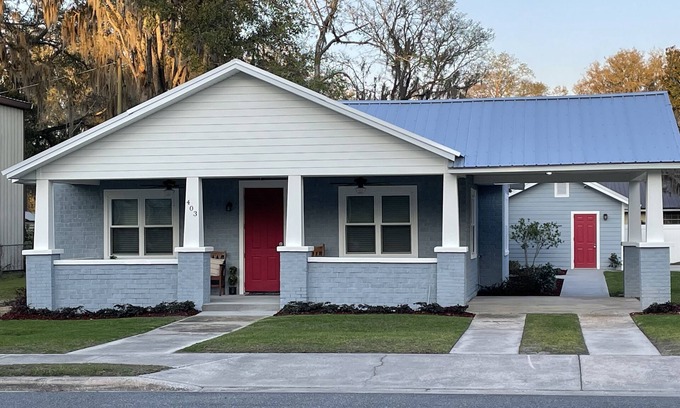 O Brien House | Newly Renovated 3 bedroom home close to springs, eateries, markets, and downtown