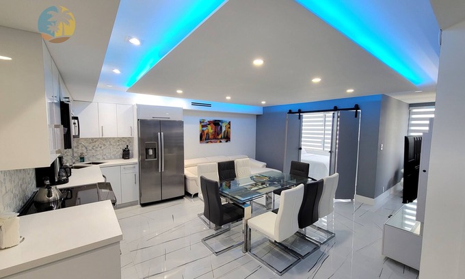 Mid Beach Apartment | NEWLY RENOVATED! 4 Bed 3 Bath Bachelorette Beach Pad w/Stunning Views 2 Pools! - 903