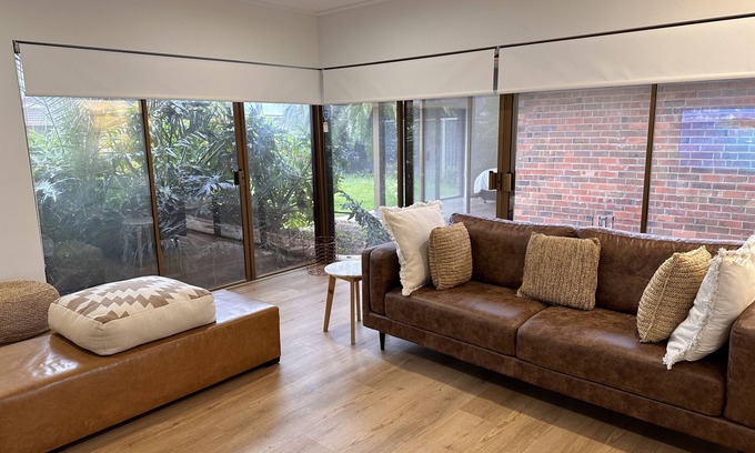 Yarrawonga House | Newly Renovated 4 bedroom, 3 bathroom House with Pool. Walk Everywhere