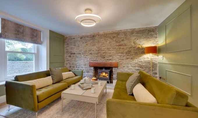 Aysgarth House | Newly renovated 4 Bedroom Cottage with Wood Burner