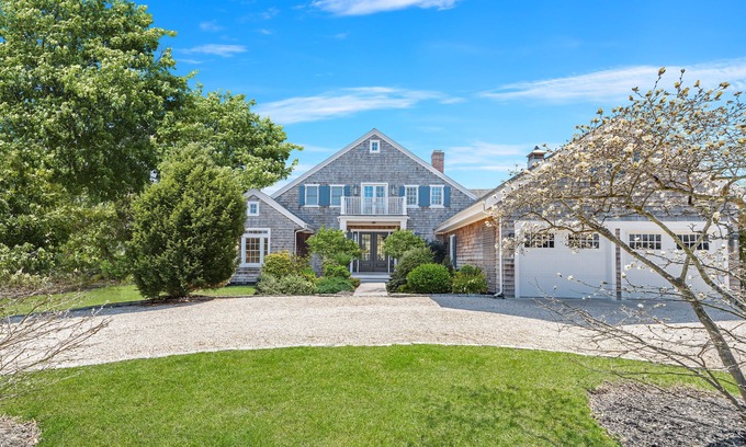 Quogue House | Newly Renovated 5-Bedroom Home South of Quogue Street