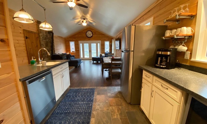 Hunter House | Newly Renovated AC 4 ACRES 3000sqft home with Full Game Room