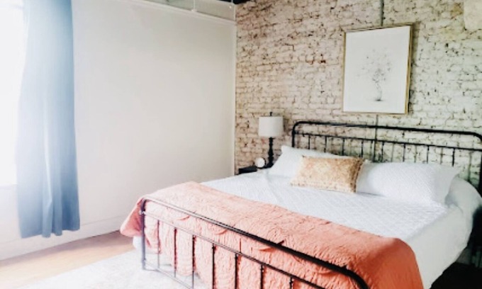 Manchester Apartment | Newly renovated apartment in historic downtown Manchester