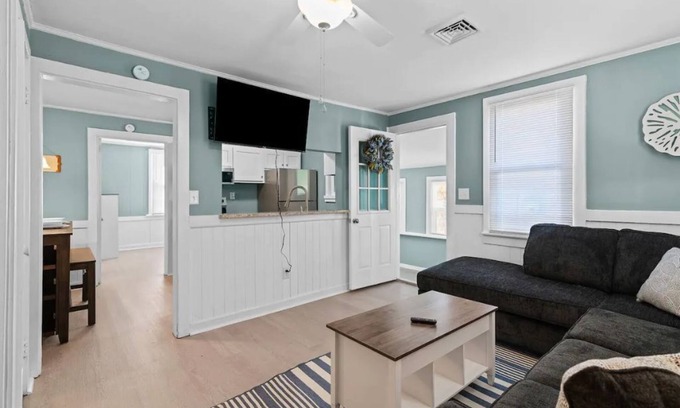 Fox Hill - Grandview House | Newly-Renovated Beach Bungalow-Walk to Beach