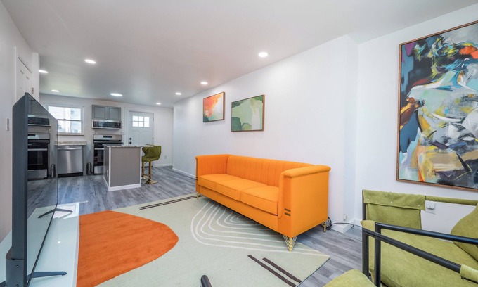 Carnegie Apartment | Newly Renovated Carnegie Melon