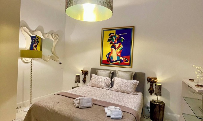 Les Fleurs Apartment | NEWLY RENOVATED CHIC & GLAMOR LARGE STUDIO