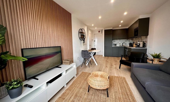 The Liberties Apartment | Newly Renovated Christchurch 1BD w/Roof Garden