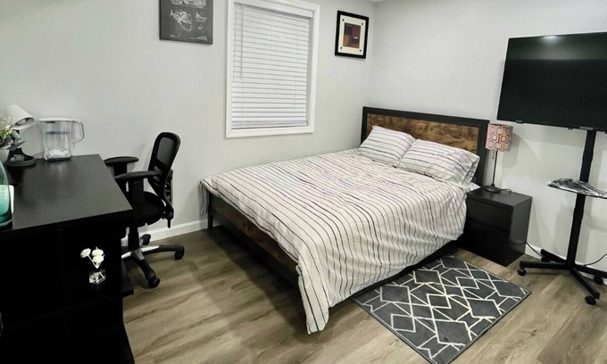 Annandale House | Newly Renovated Double BR w/Private Bath. Access to full Kitchen & Washer/Dryer.