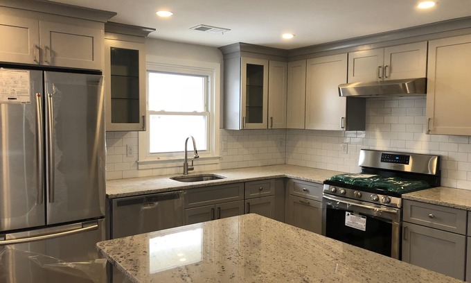 Surf City House | Newly renovated duplex! Beach block, North End Surf City, upper unit