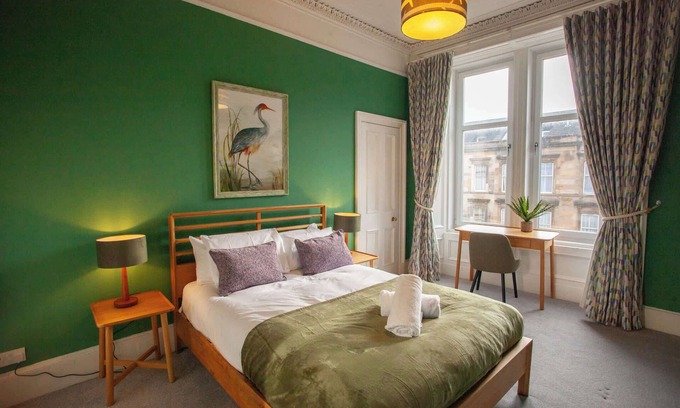 Glasgow Westend Apartment | Newly Renovated Flat in Trendy Finnieston
