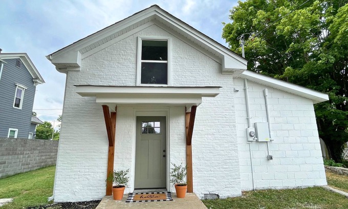 Pulaski House | Newly renovated, historic Carriage House in downtown Pulaski