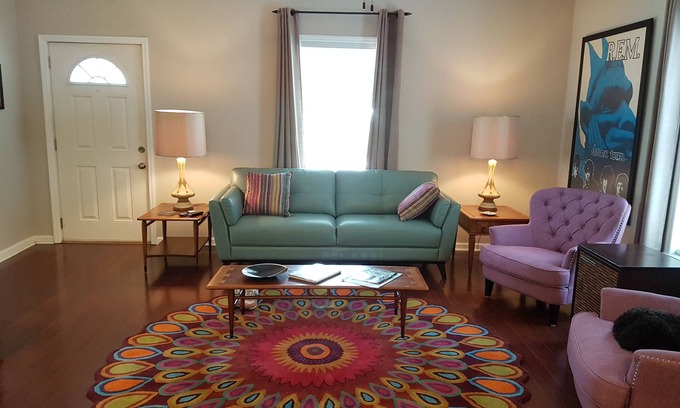 Athens House | 🎸Newly Renovated Home in Downtown Athens! Big Yard, Perfect Getaway & Tailgate