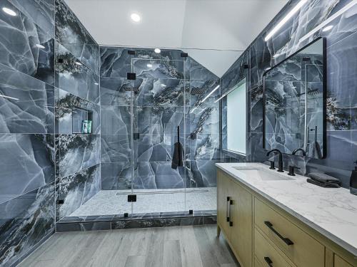 The Colony House | Newly Renovated Luxury 5BR Spacious, Stylish, Family-Ready