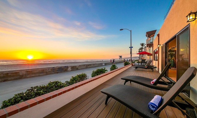 Mission Beach Villa | Newly Renovated Oceanfront 8BD/2 Houses w/AC, Hot Tub, Firepit, & Huge Rooftop Deck!