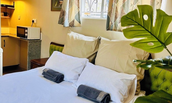 Greendale Apartment | Newly Renovated Studio on 2 Acres: Modern, Rustic & Peaceful Getaway in Harare!