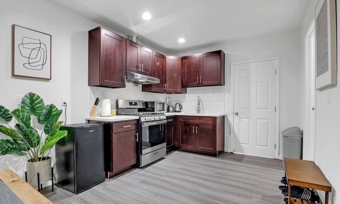 Alhambra House | Newly Renovated Studio near DTLA★sleeps 4★Pet OK