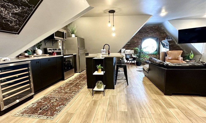Detroit Apartment | Newly Renovated Stylish Loft - Prime Location!n